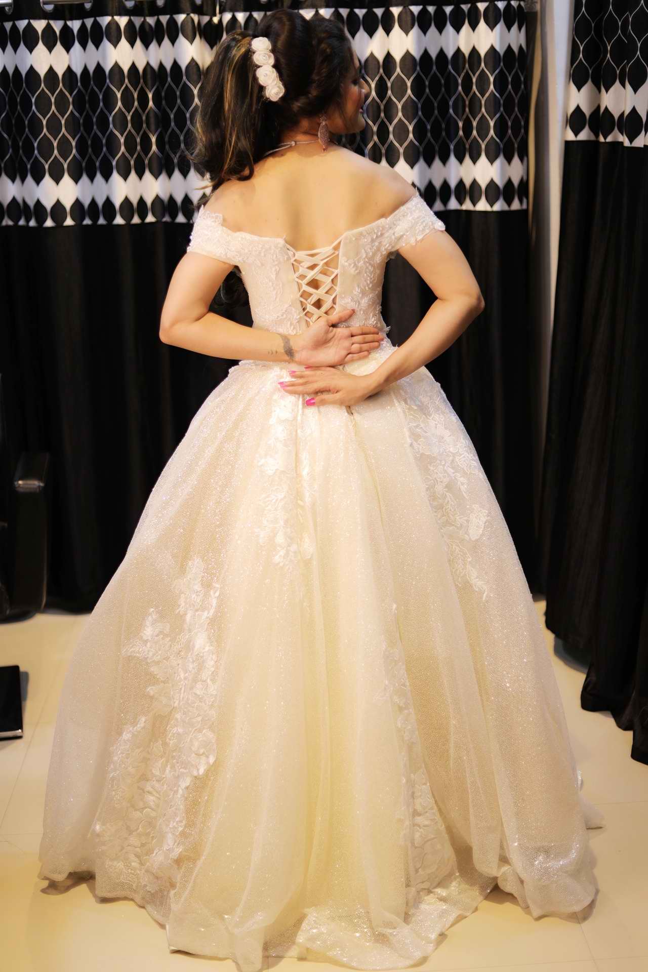 Handmade 3D Floral Applique Superb Huge Ballgown Wedding Dress With Puffy  Princess Lace Skirt And Tiered Skirts By Mak Tumang Designer From  Lilliantan, $1,355.78 | DHgate.Com