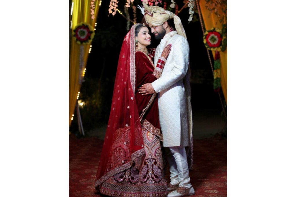 Elegant indian groom posing for photo shoot | Photo 148482
