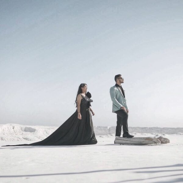 Capture Romance in White: Marble Slurry Photoshoot in Udaipur - Image 3