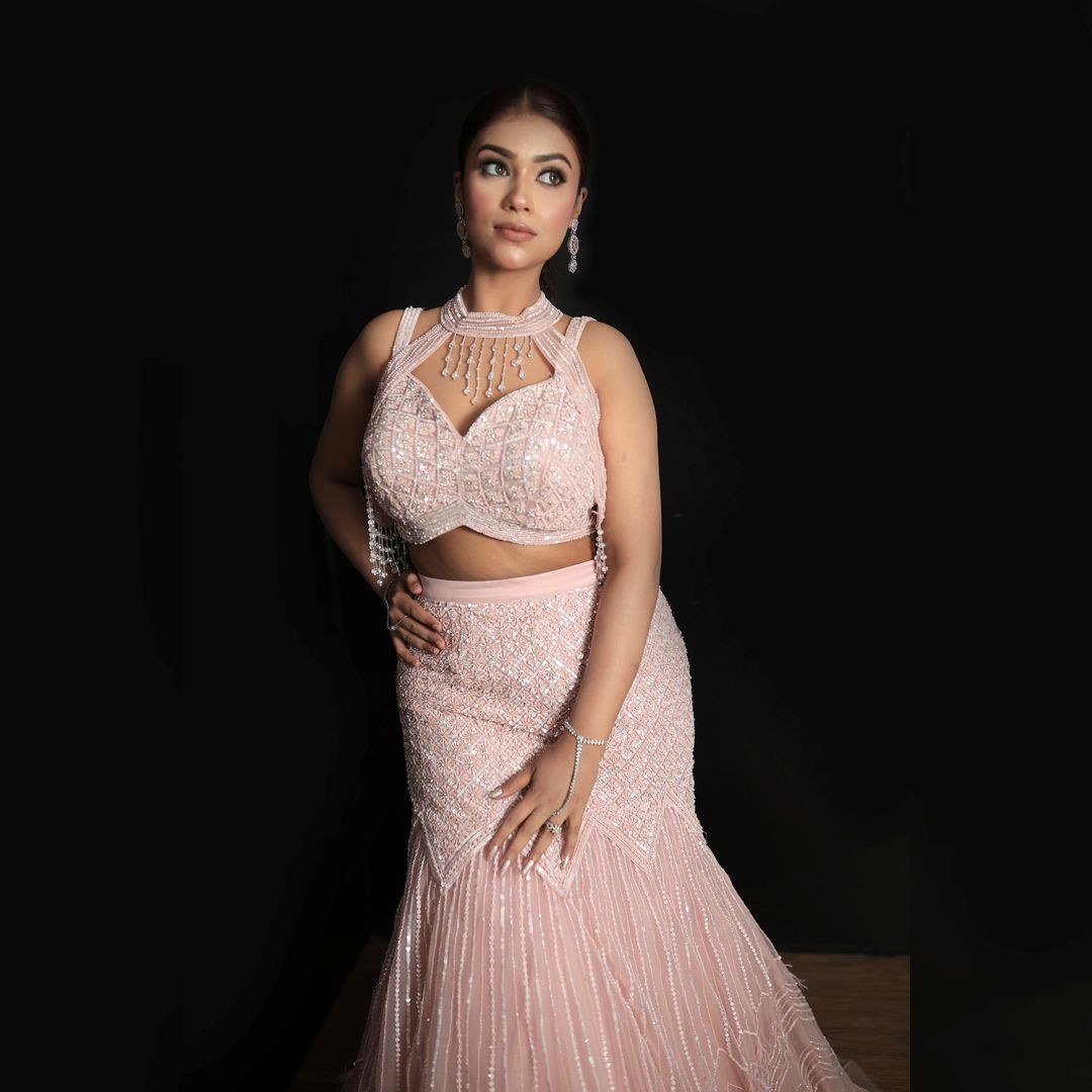 Stylish Fish Cut Bridal Lehenga rental in Udaipur for weddings and receptions