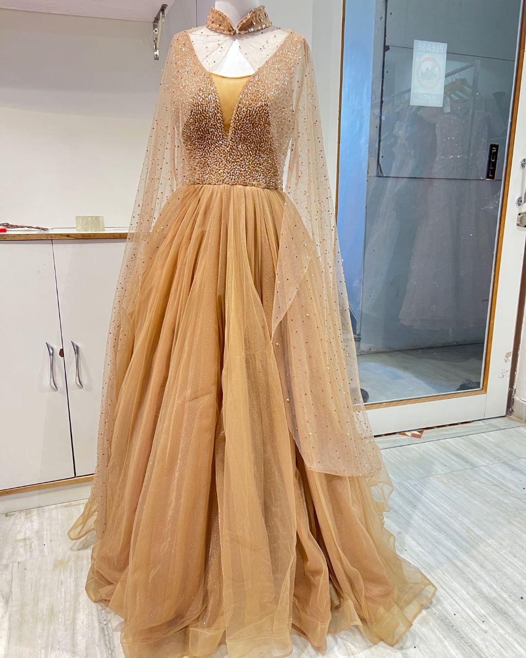 Rent Gown with Shrug in Udaipur - Image 3