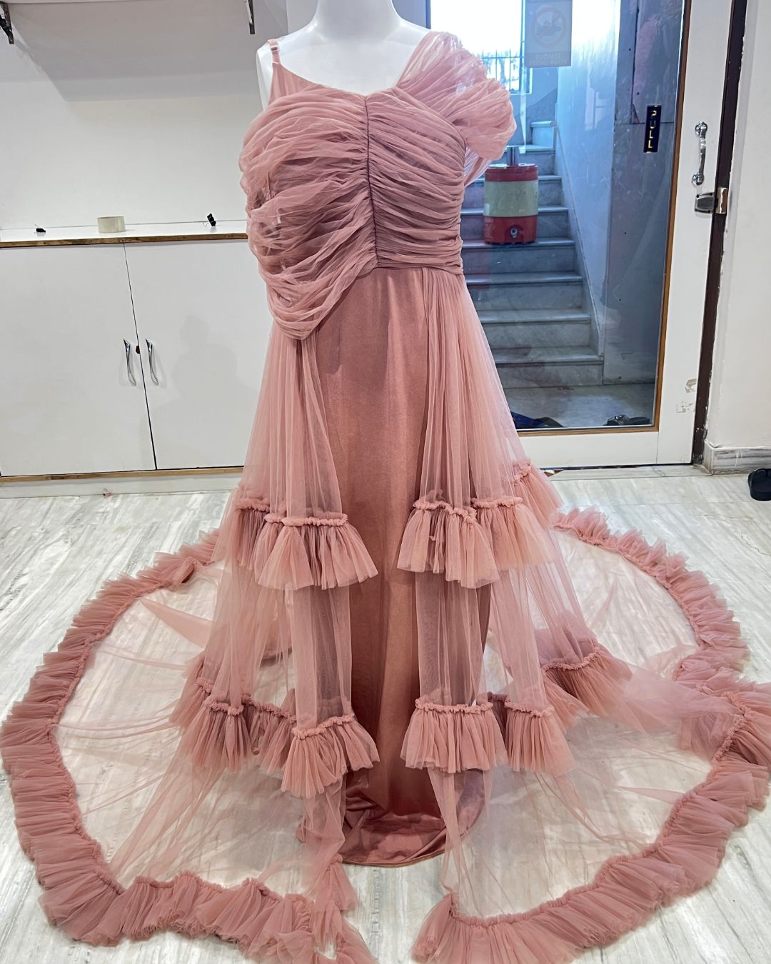 Designer maternity gown for rent in Udaipur for pregnancy photoshoots
